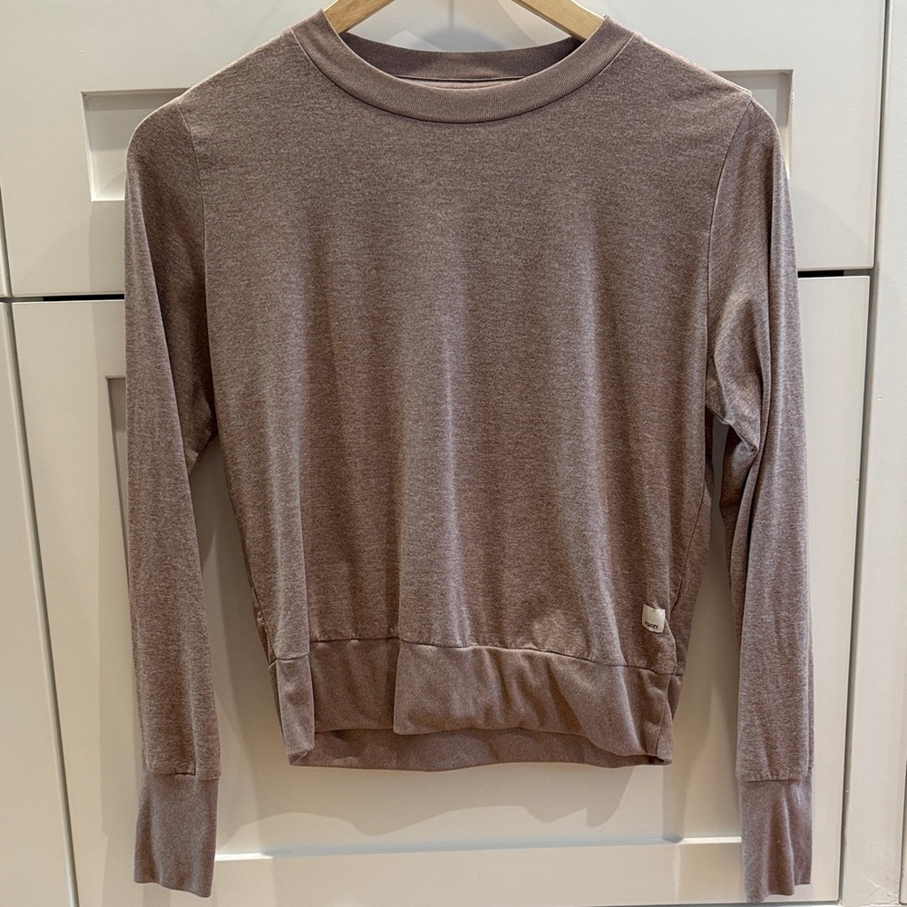 Vuori Women's Long Sleeve Workout Top in Light Purple